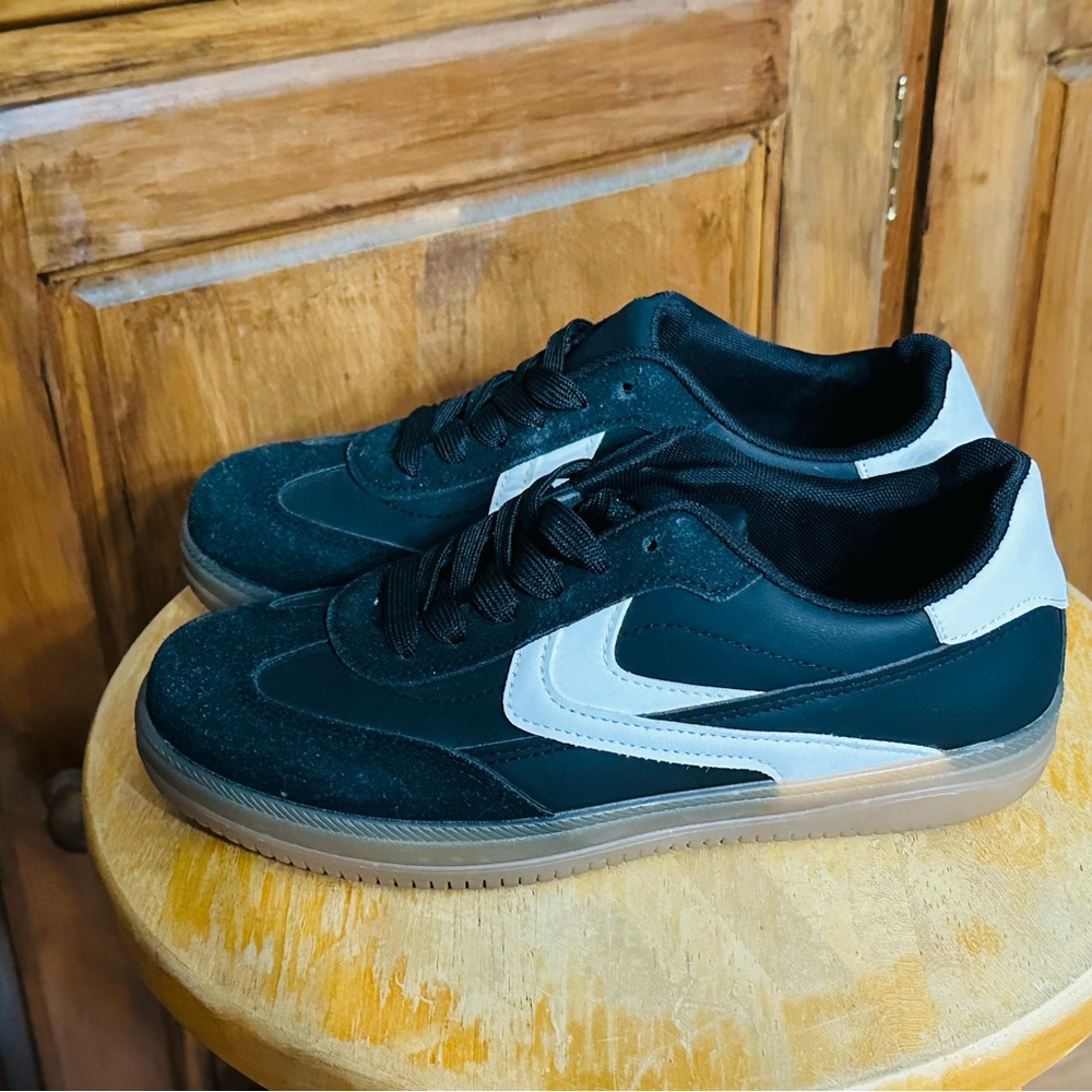 Streetwear Society Black and White Sneakers 6 - Picture 5 of 10